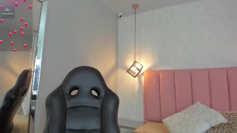  S U N N Y online show from April 2026 12:43:01 PM