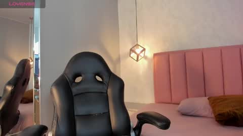  S U N N Y online show from April 2026 12:47:01 PM