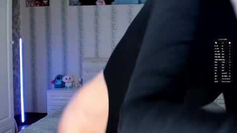 Sunny online show from October 2025 03:35:01 PM