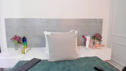 sunnywhitee online show from October 2025 07:47:01 PM