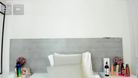 sunnywhitee online show from May 2026 07:33:01 PM