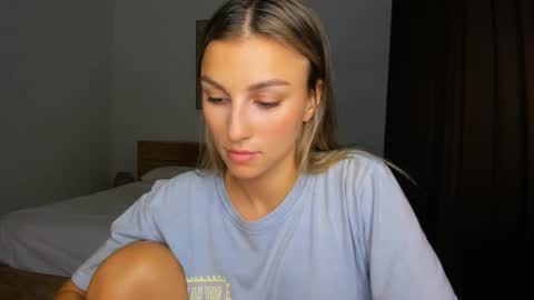 Snapshot of sunsetwithava chatting on September 2025 05:08:02 AM sunsetwithava online show from September 2025 05:08:02 AM