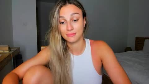 Snapshot of sunsetwithava chatting on October 2025 11:31:02 AM sunsetwithava online show from October 2025 11:31:02 AM