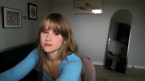 Snapshot of sunshine_pixie chatting on February 2026 12:18:02 AM Sunray online show from February 2026 12:18:02 AM