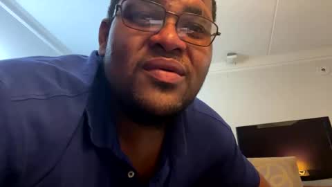 WATCHMEMAKEYOUCUM online show from May 2026 06:33:01 AM