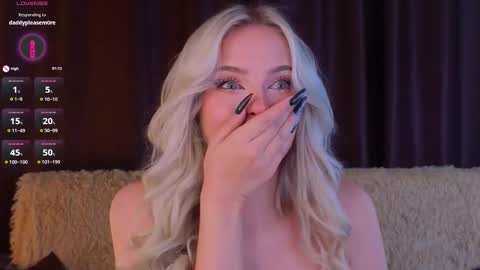 Snapshot of sunshinegirlx chatting on November 2025 04:18:02 AM Alice online show from November 2025 04:18:02 AM