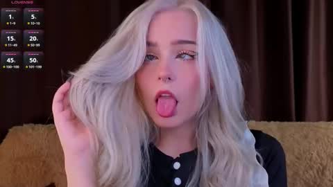 Snapshot of sunshinegirlx chatting on November 2025 04:12:02 AM Alice online show from November 2025 04:12:02 AM