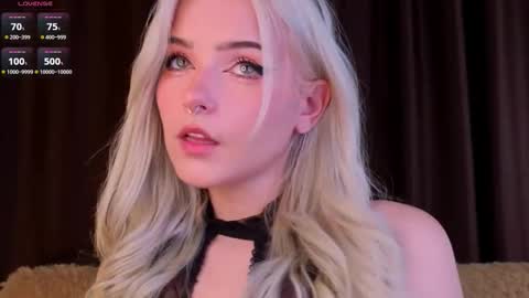 Snapshot of sunshinegirlx chatting on December 2025 04:31:02 AM Alice online show from December 2025 04:31:02 AM