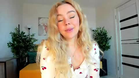 Jenn online show from May 2026 02:05:02 AM