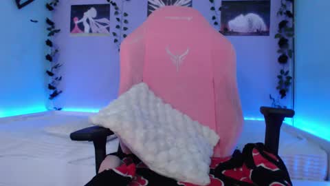 Snapshot of superbdolls chatting on February 2025 09:33:01 AM Milana Scarlett online show from February 2025 09:33:01 AM