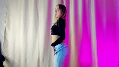 Annie online show from February 2025 01:29:02 AM