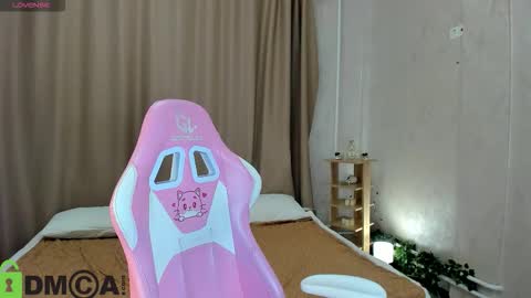 Annie online show from November 2025 01:06:01 AM