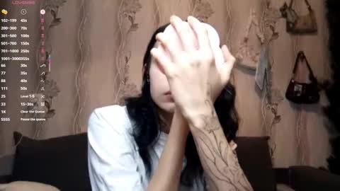 Snapshot of susannahmcdade chatting on December 2025 01:28:02 PM Kate online show from December 2025 01:28:02 PM