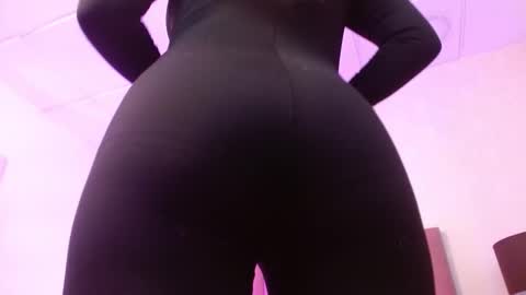 susanwilliams_ online show from December 2025 11:06:02 AM