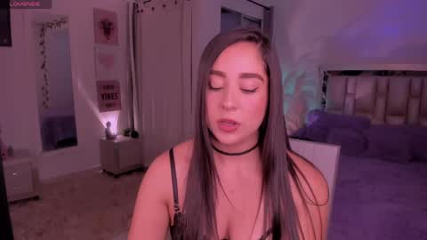 Snapshot of sussy_bell_ chatting on May 2026 01:03:01 AM sussy_bell_ online show from May 2026 01:03:01 AM