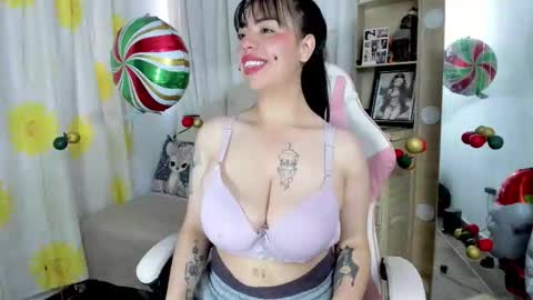 sussy_vanguash online show from December 2025 02:22:01 PM
