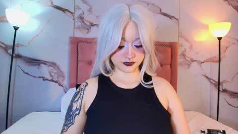 suxan_white online show from May 2026 09:43:01 PM