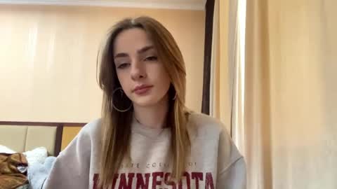 Emila online show from April 2026 12:15:01 PM