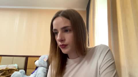 Emila online show from May 2026 12:44:02 PM