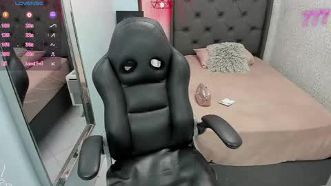 S U Z E T  online show from April 2026 07:27:02 PM