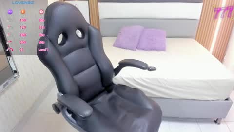 S U Z E T  online show from April 2026 07:34:01 PM