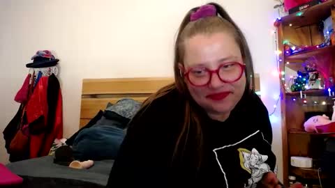 suzie stardust online show from March 2026 12:10:02 PM