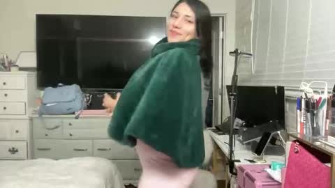 Snapshot of suzyishellawet chatting on January 2026 05:21:02 AM Suzy online show from January 2026 05:21:02 AM