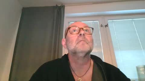 Snapshot of svenskdaddy chatting on December 2024 08:11:02 AM svenskdaddy online show from December 2024 08:11:02 AM