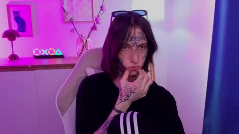 Snapshot of swagamee chatting on April 2026 01:37:02 PM Eric online show from April 2026 01:37:02 PM