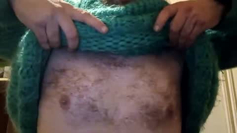 Snapshot of sweaterboy666 chatting on December 2024 06:33:02 AM sweaterboy666 online show from December 2024 06:33:02 AM