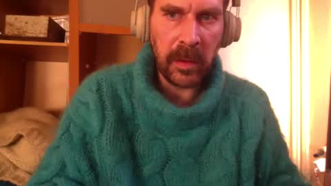 Snapshot of sweaterboy666 chatting on January 2025 10:06:01 AM sweaterboy666 online show from January 2025 10:06:01 AM