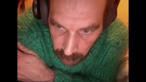 Snapshot of sweaterboy666 chatting on January 2025 05:30:01 AM sweaterboy666 online show from January 2025 05:30:01 AM