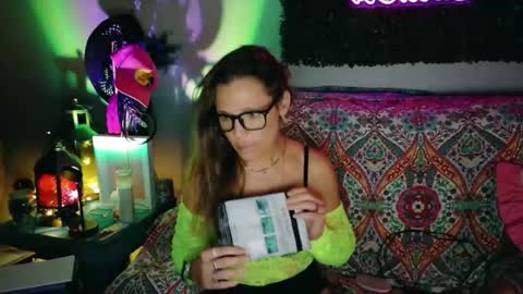 sweeetttea online show from June 2026 06:01:01 PM