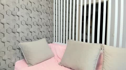 sweeety_peach online show from May 2026 08:42:01 AM