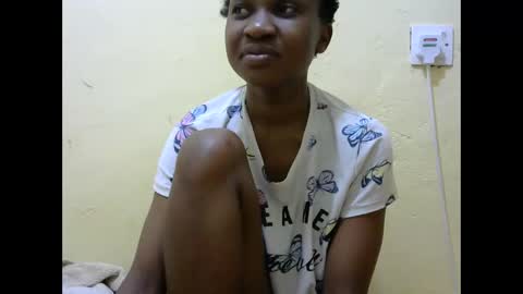 Snapshot of sweet_amor254 chatting on October 2025 12:32:02 AM Silvia online show from October 2025 12:32:02 AM