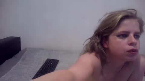 Snapshot of sweet_bluegirl chatting on January 2025 11:17:01 PM Sweet bluegirl online show from January 2025 11:17:01 PM