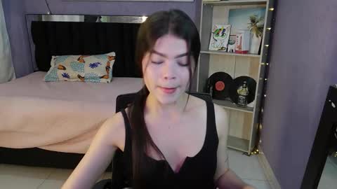 Candy online show from November 2025 01:02:02 PM