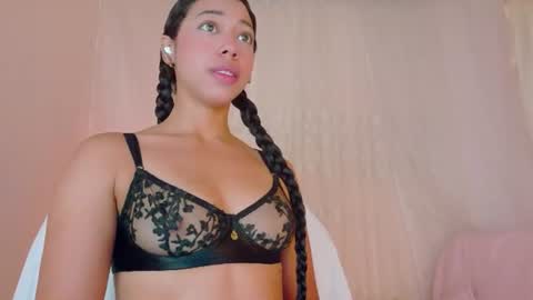 Snapshot of sweet_carine chatting on June 2026 10:27:02 AM camil online show from June 2026 10:27:02 AM