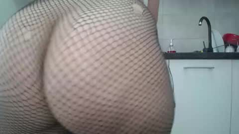 Snapshot of sweet_ella chatting on January 2025 10:38:01 AM online show from January 2025 10:38:01 AM