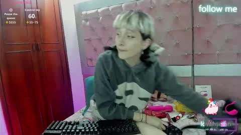  emmili  online show from November 2025 12:05:02 PM