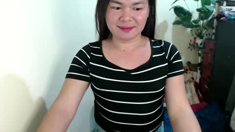 Snapshot of sweet_kendallxxxx chatting on February 2025 12:13:01 PM Nicahhh online show from February 2025 12:13:01 PM