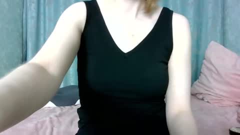 sweet_lilbunny online show from February 2026 05:44:01 PM