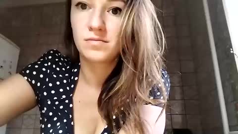 Snapshot of sweet_lilgirl_x chatting on March 2025 05:44:02 AM Anna online show from March 2025 05:44:02 AM