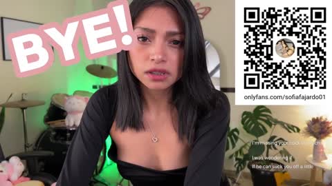 Snapshot of sweet_littleee chatting on January 2025 03:23:01 AM free private online show from January 2025 03:23:01 AM