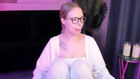 Snapshot of sweet_lucile chatting on February 2026 06:22:02 AM Lucy online show from February 2026 06:22:02 AM