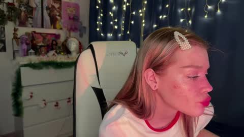 Snapshot of sweet_melissa133 chatting on December 2024 10:14:02 PM Melissa. Join me on Fansly link in social medias online show from December 2024 10:14:02 PM