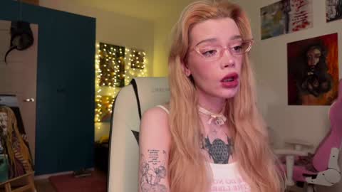 Snapshot of sweet_melissa133 chatting on January 2025 10:02:01 PM Melissa. Join me on Fansly link in social medias online show from January 2025 10:02:01 PM