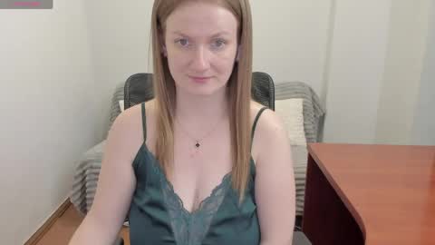 Snapshot of sweet_melody_of_ur_heart chatting on April 2026 06:27:02 PM Mila online show from April 2026 06:27:02 PM