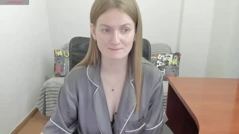 Snapshot of sweet_melody_of_ur_heart chatting on May 2026 04:37:01 PM Mila online show from May 2026 04:37:01 PM