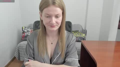 Snapshot of sweet_melody_of_ur_heart chatting on May 2026 12:49:01 AM Mila online show from May 2026 12:49:01 AM